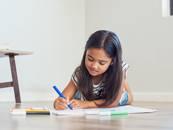little-girl-painting