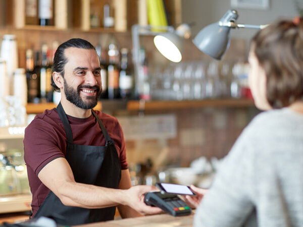 pay-via-card-reader-smartphone