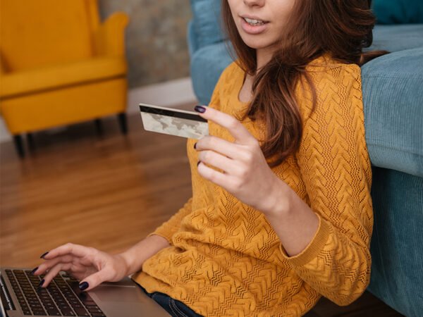 woman-online-shopping